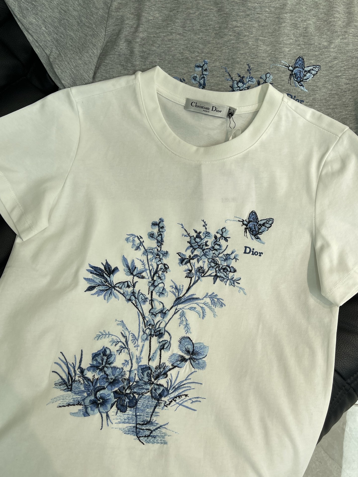 Women's short sleeves